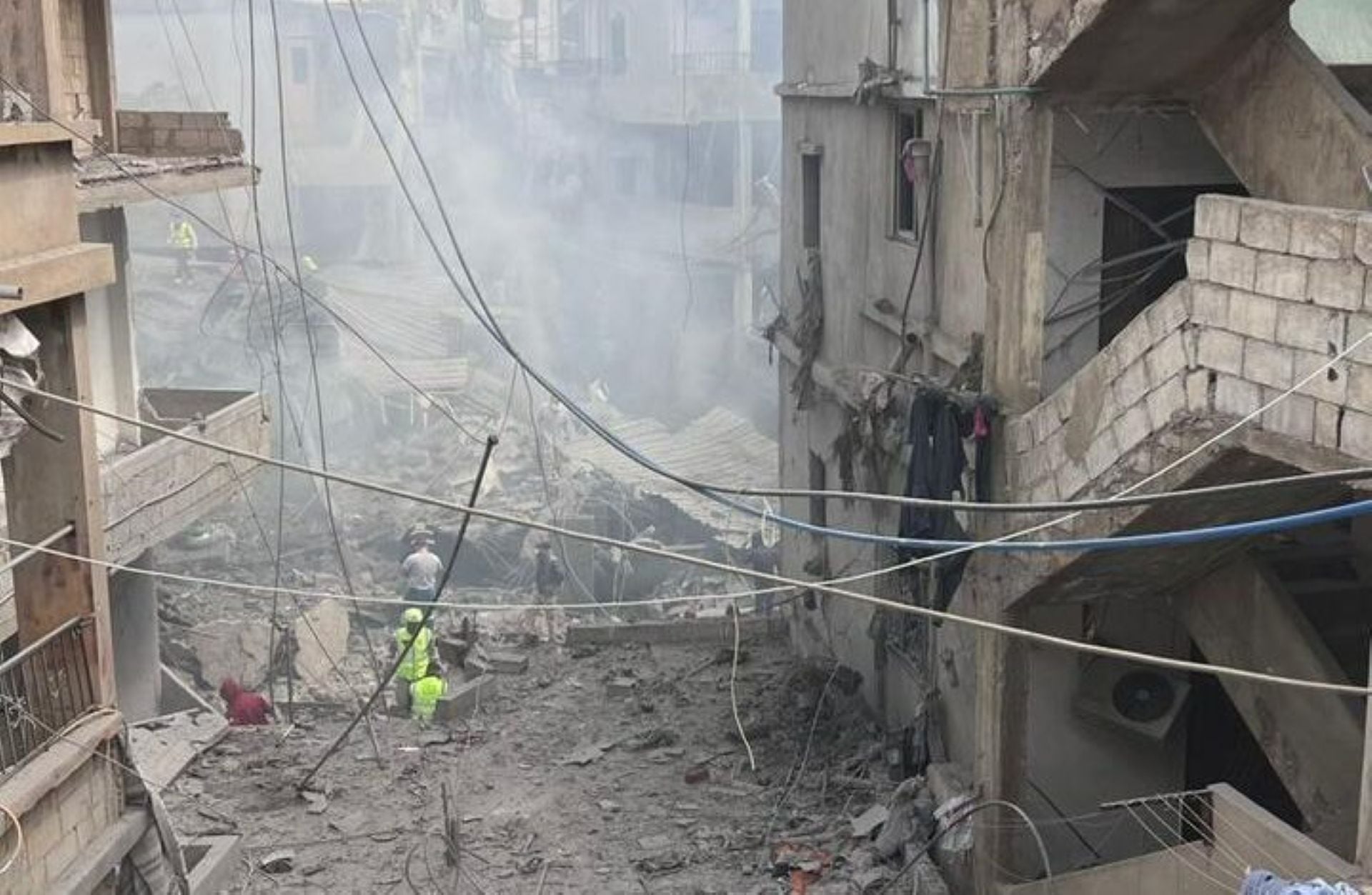 بالفيديو- غارات على الضاحية أعنفها استهدف الجناح وتفجير ونسف للمنازل في القرى الحدودية